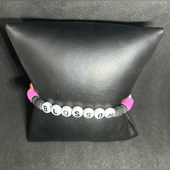 Blossom (The Powerpuff Girls) Heishi Bracelet - Picture 2 of 11
